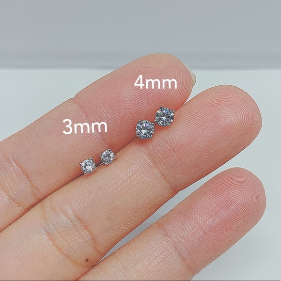 Sterling Silver 925. Simulate Diamond Stud Earring. - Picture 13 of 15